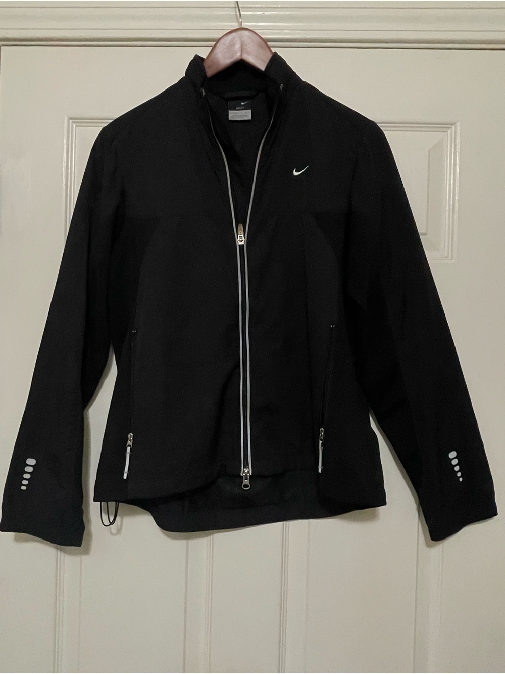 Nike Women's Black Full-Zip Athletic lightweight Jacket
